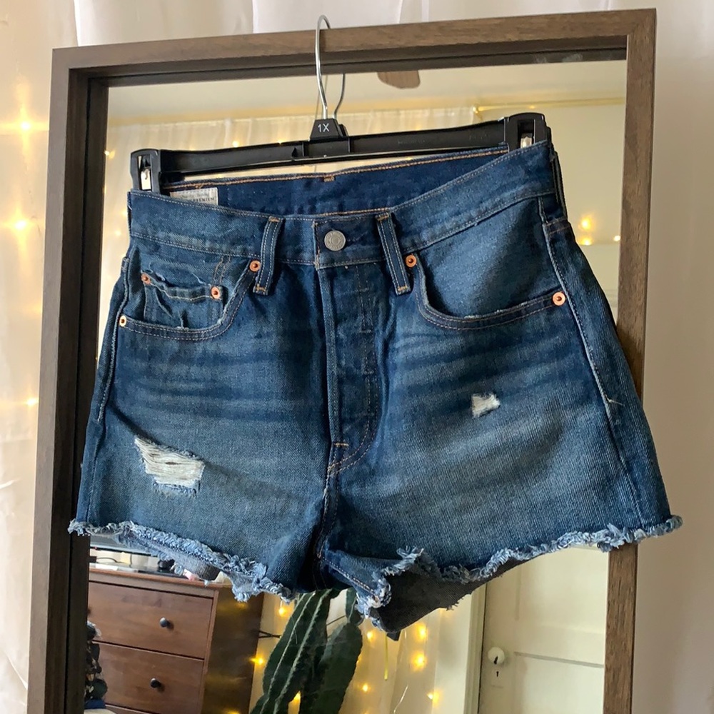 size 26 levi 501 high waisted denim shorts